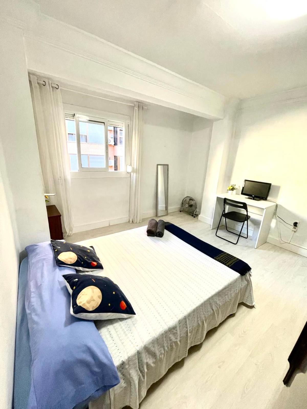 Relaxing Confortable Room Валенсия Екстериор снимка