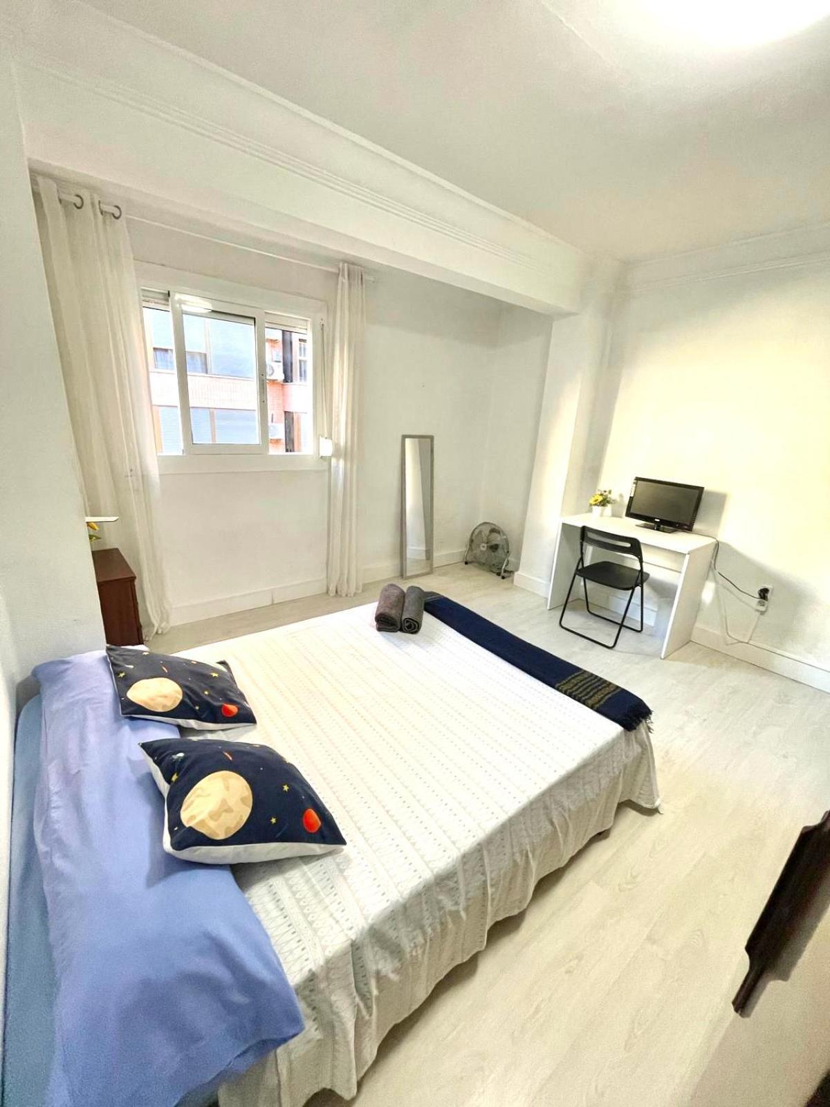 Relaxing Confortable Room Валенсия Екстериор снимка